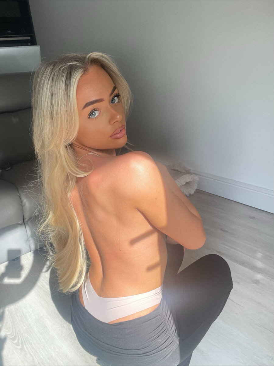 Skyexx1 (@skyexx1), OnlyFans creator