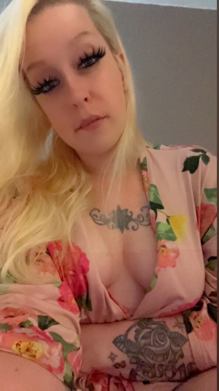 Skyflossy304 (@skyflossy304), OnlyFans creator