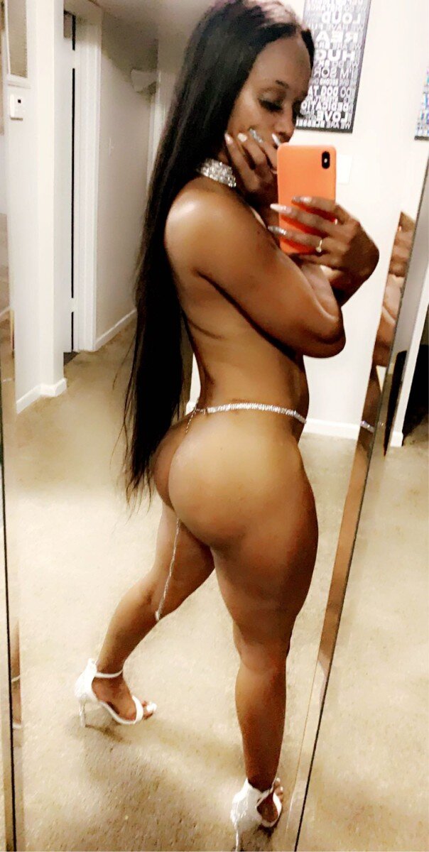 Slimmmthickkcre (@slimmmthickkcre), OnlyFans creator