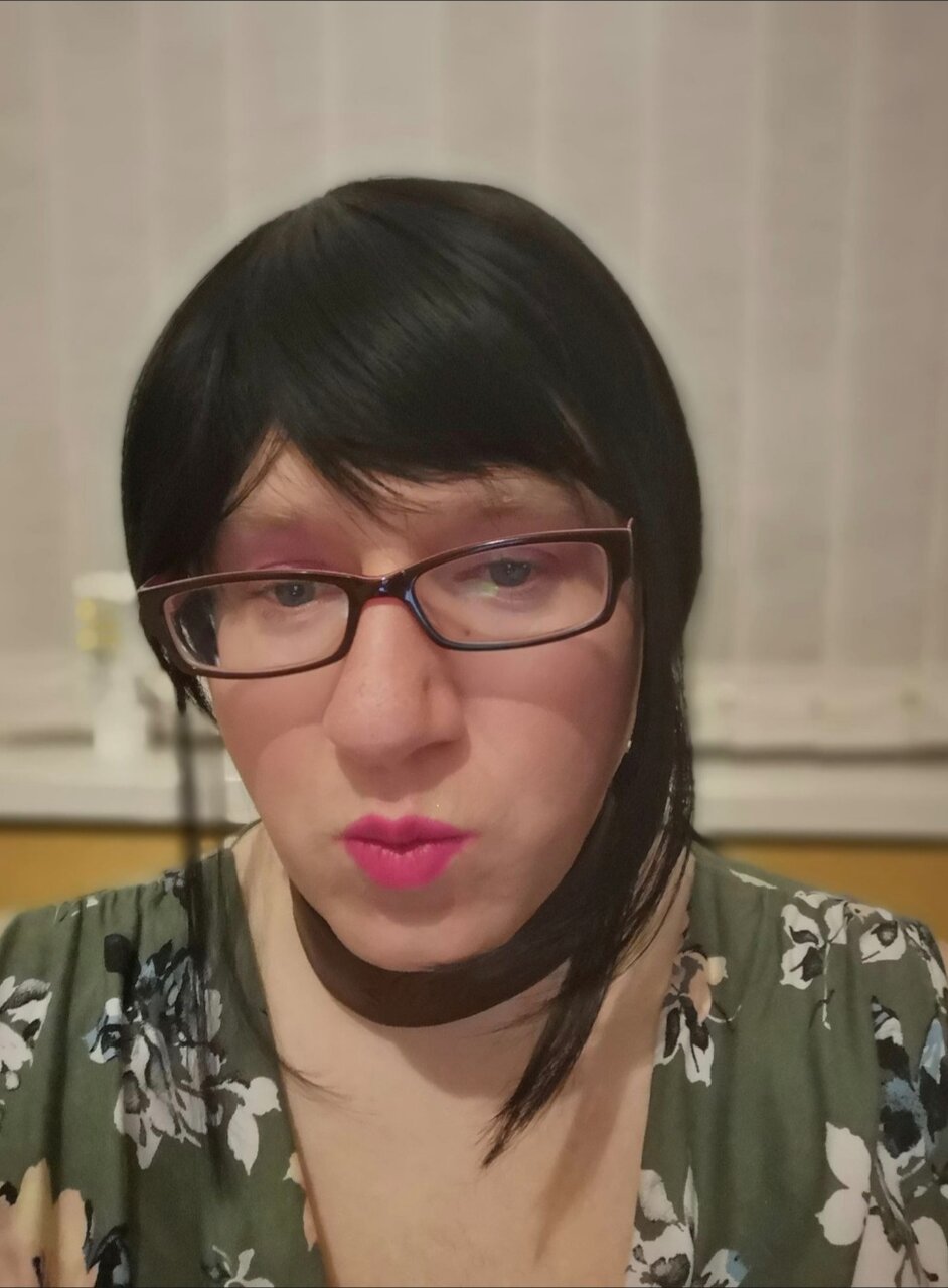 Sluttyslutsophia (@sluttyslutsophia), OnlyFans creator