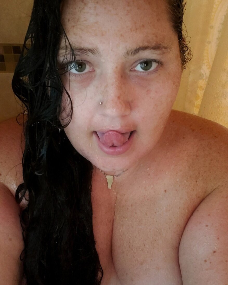 Smalltowncurvygirl (@small-town.curvy-girl), OnlyFans creator
