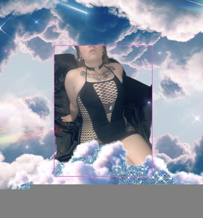 Smittenkitten420 (@smittenkitten420), OnlyFans creator