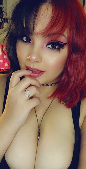 Smokesandspooks (@smokesandspooks), OnlyFans creator
