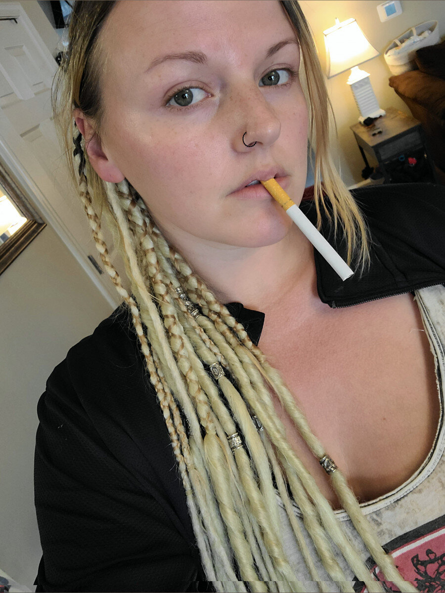 Smokingkhaleesi (@smokingkhaleesi), OnlyFans creator