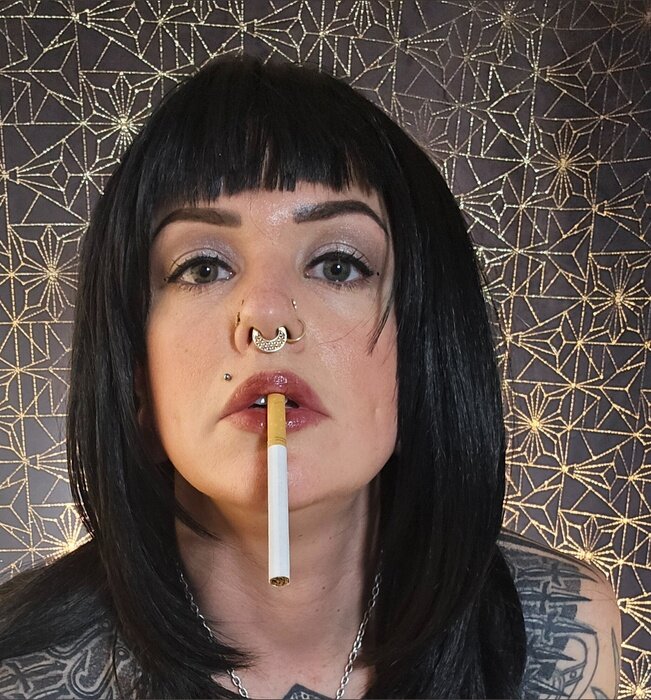 Smokinglace (@smokinglace), OnlyFans creator