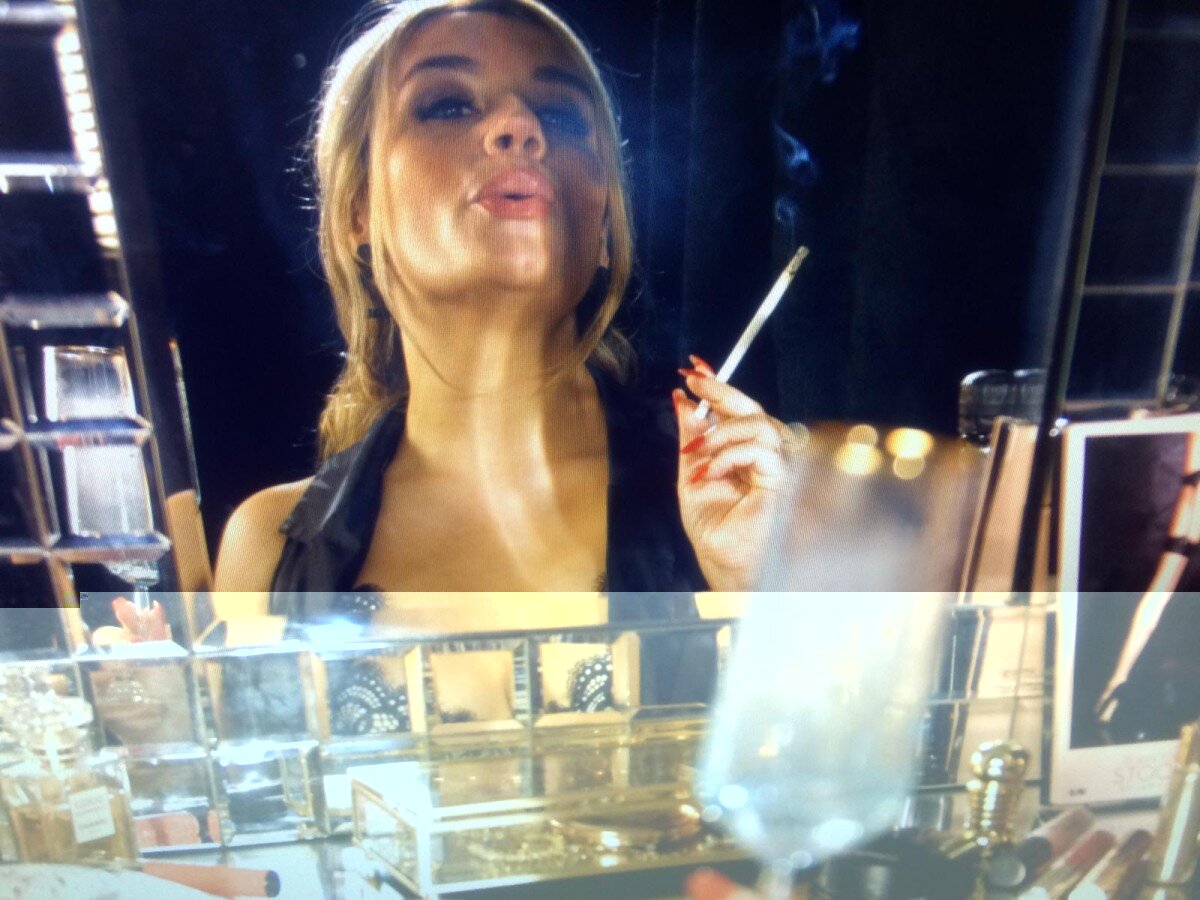 Smokinglaura (@smokinglaura), OnlyFans creator