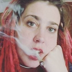 Smokingnerdgirl (@smokingnerdgirl), OnlyFans creator