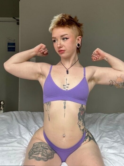 Foxx (@smoll.foxx), OnlyFans creator