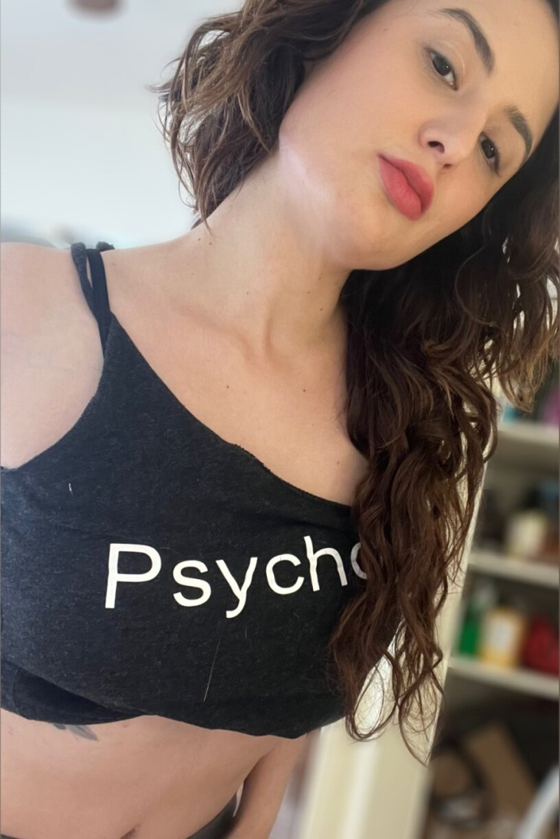 Snarkybrunette (@snarkybrunette), OnlyFans creator