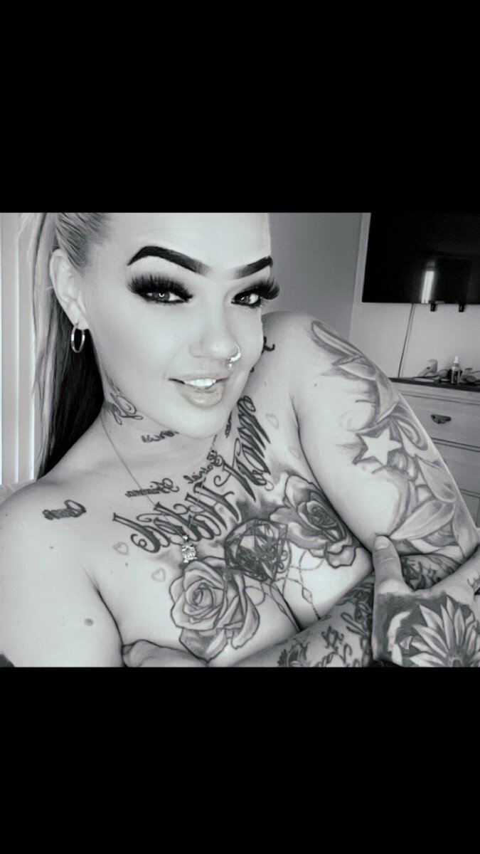 Snowbaby57 (@snowbaby57), OnlyFans creator