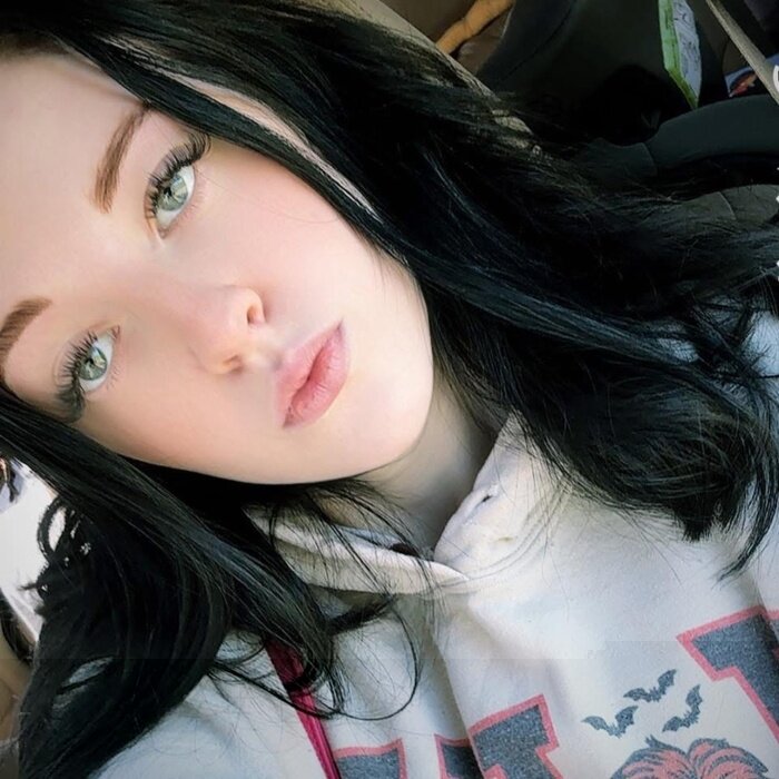 Snowbunnykam21 (@snowbunnykam21), OnlyFans creator