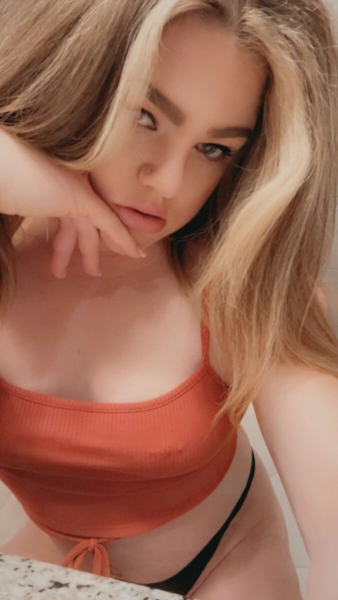 Snowwbunz (@snowwbunz), OnlyFans creator