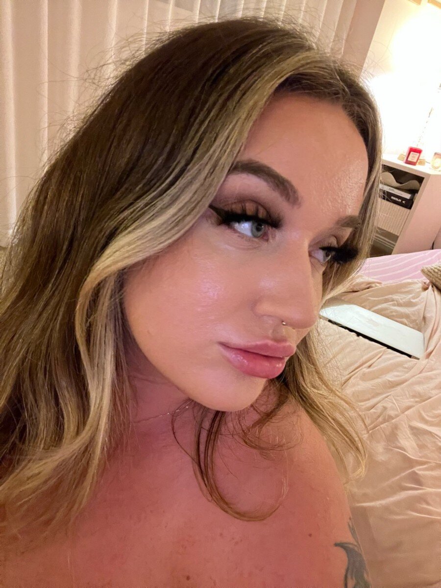 Softerroses (@softerroses), OnlyFans creator