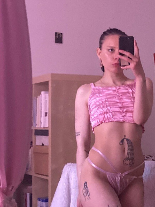 Sophianunxoxo (@sophianunxoxo), OnlyFans creator