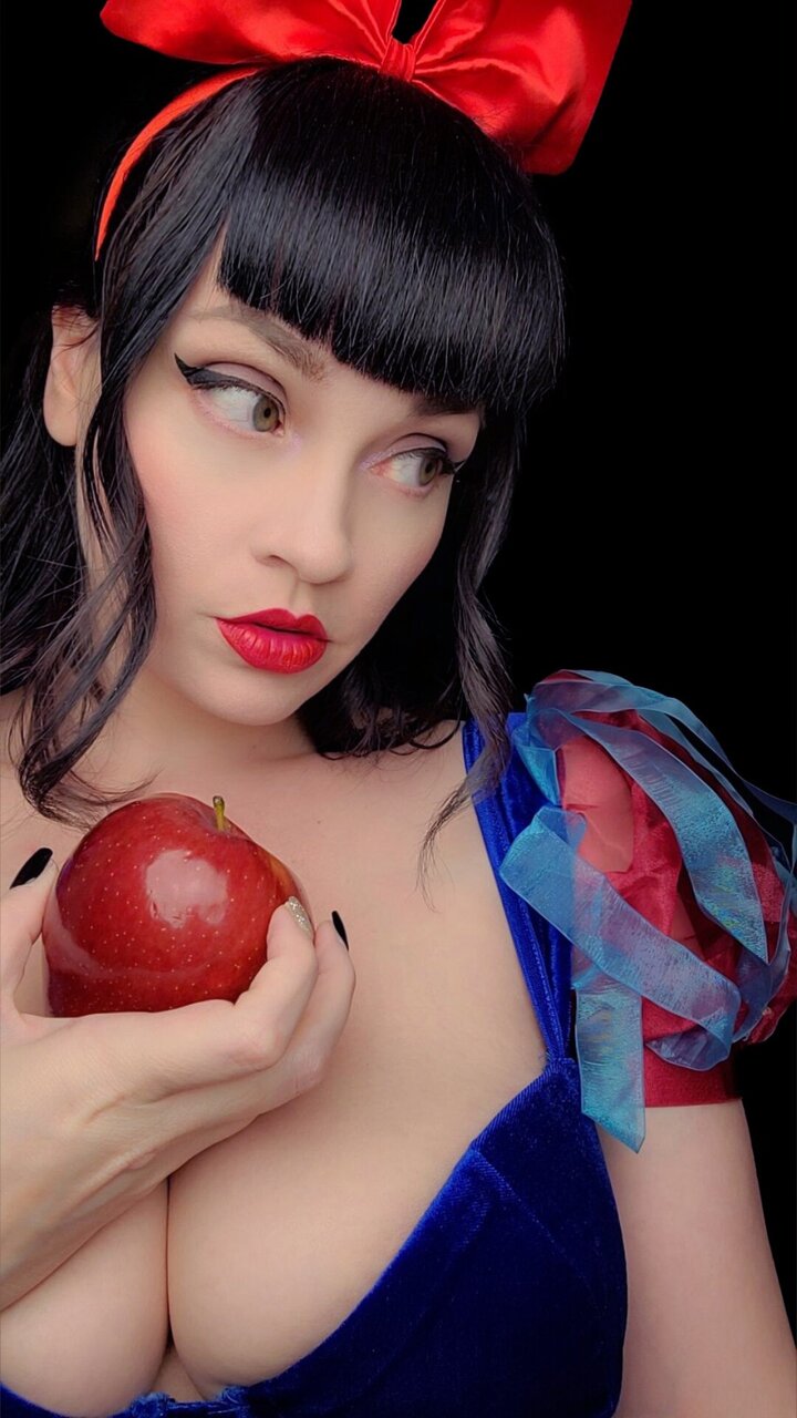 Sophiemoon (@sophiemoon), OnlyFans creator