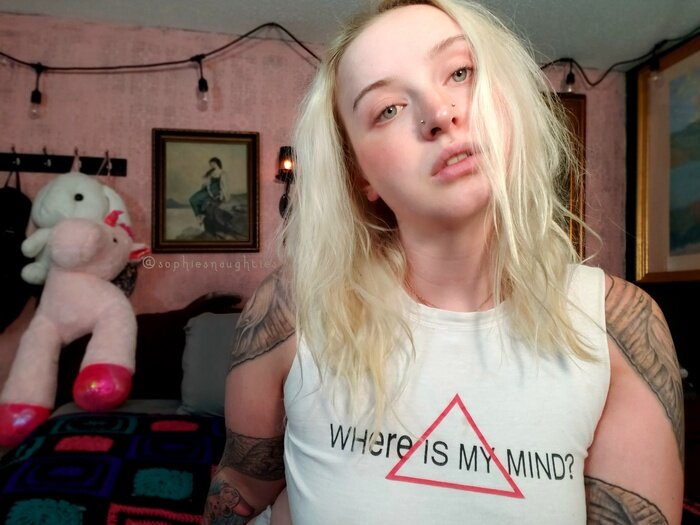 Sophiesnaughties (@sophiesnaughties), OnlyFans creator