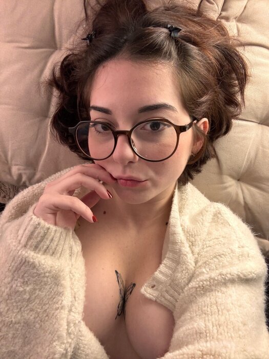 Southfrenchgirl27 (@southfrenchgirl27), OnlyFans creator