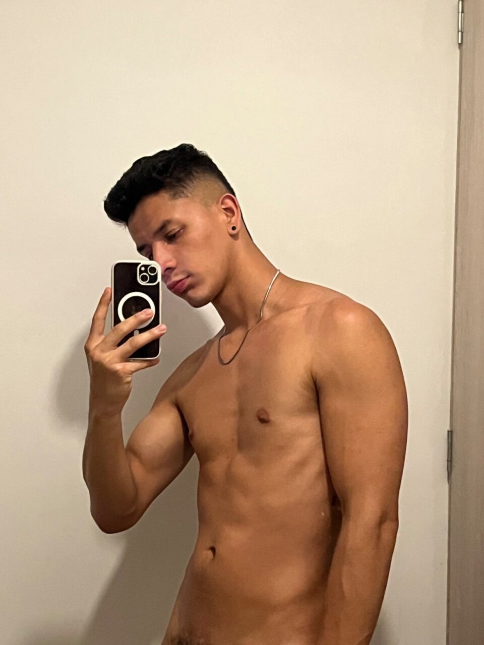 Soyyleonardo (@soyyleonardooficial), OnlyFans creator