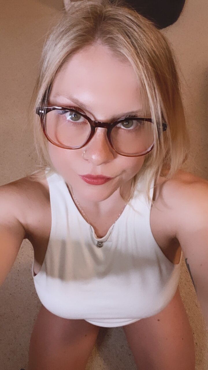 Spaceekittten (@spaceekittten), OnlyFans creator