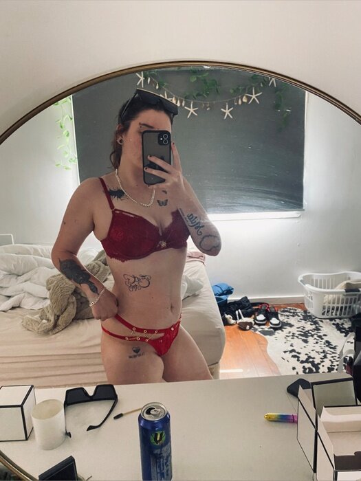 Spicybrunette444 (@spicy_brunette444), OnlyFans creator