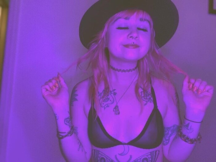 Spoookybb (@spoookybb), OnlyFans creator