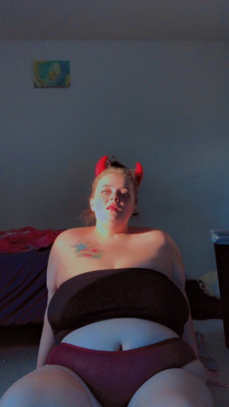 Squishyishome (@squishyishome), OnlyFans creator