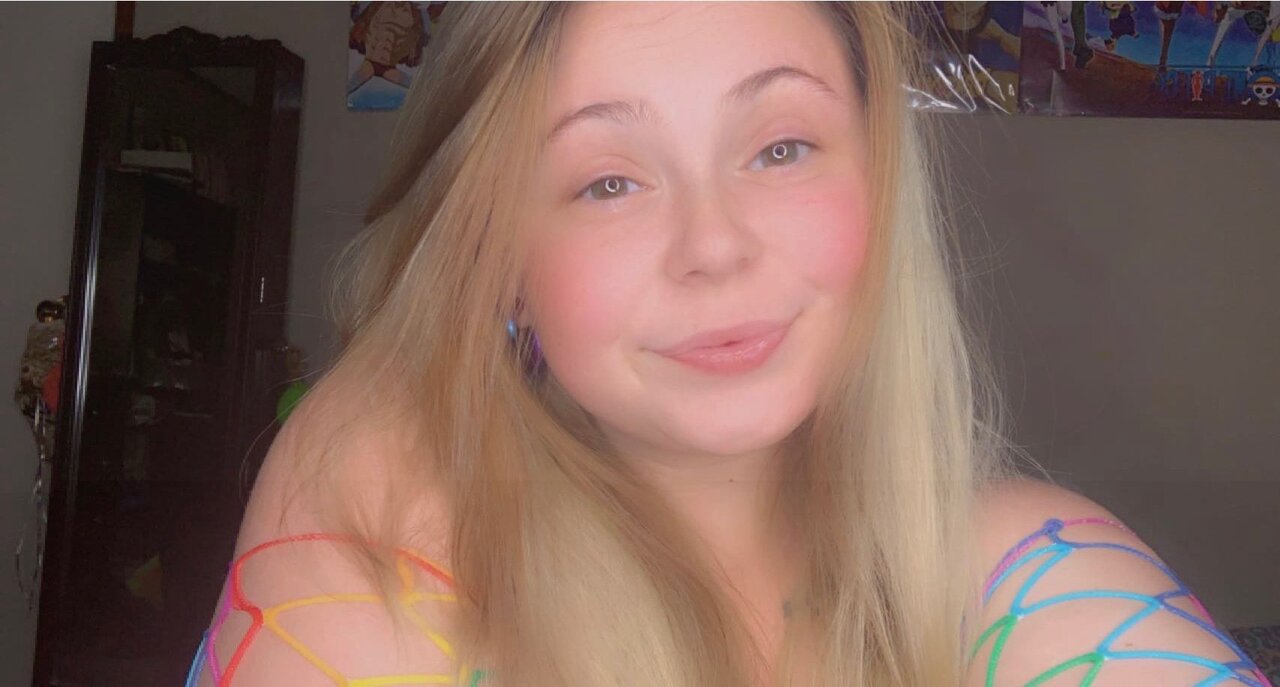 Stayweirdbabes (@stayweirdbabes), OnlyFans creator