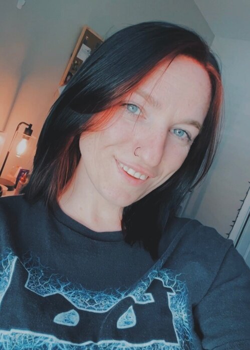 Stonerellaxx (@stonerellaxx), OnlyFans creator