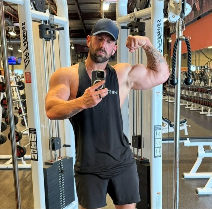 Straightcountrymuscle (@straightcountrymuscle), OnlyFans creator