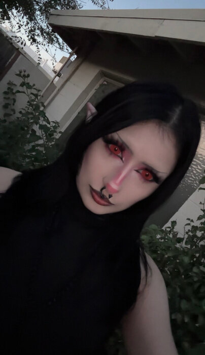 Strangevampyrlove (@strangevampyrlove), OnlyFans creator