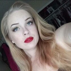 Strawberrie420 (@strawberrie420), OnlyFans creator