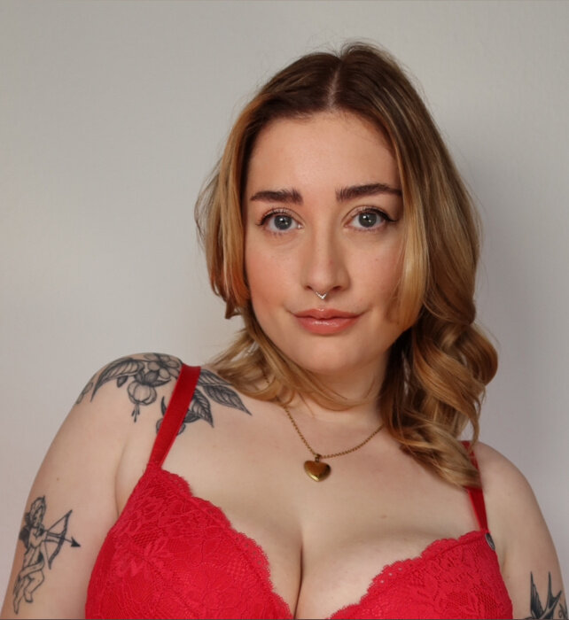 Strawberrybellexo (@strawberrybellexo), OnlyFans creator