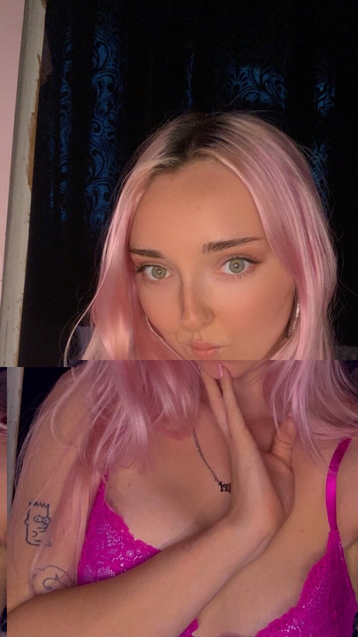 Strawberryhaze1011 (@strawberryhaze1011), OnlyFans creator