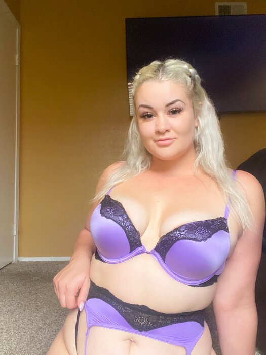 Submissybarbie (@submissybarbie), OnlyFans creator