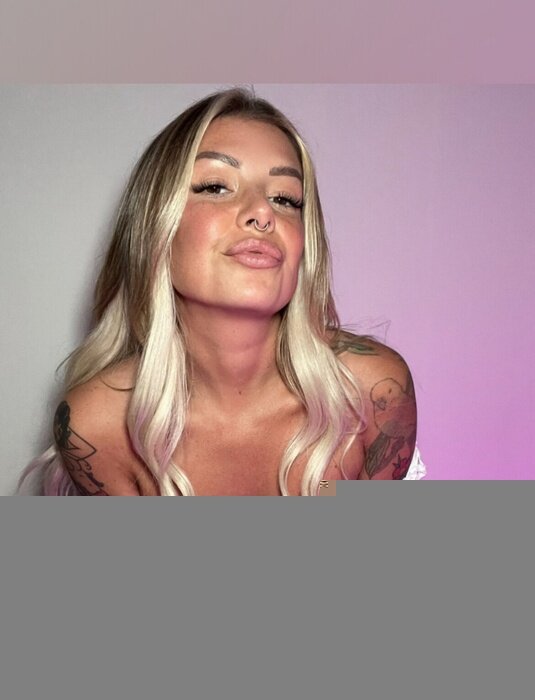 Sunniesnow (@sunnie_snow), OnlyFans creator