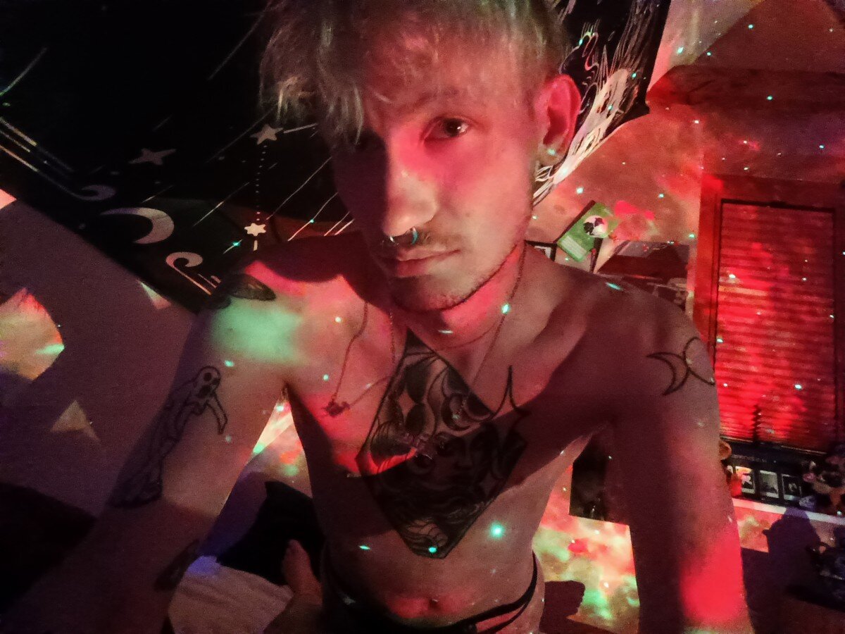 Sunnypeeps (@sunnypeeps), OnlyFans creator