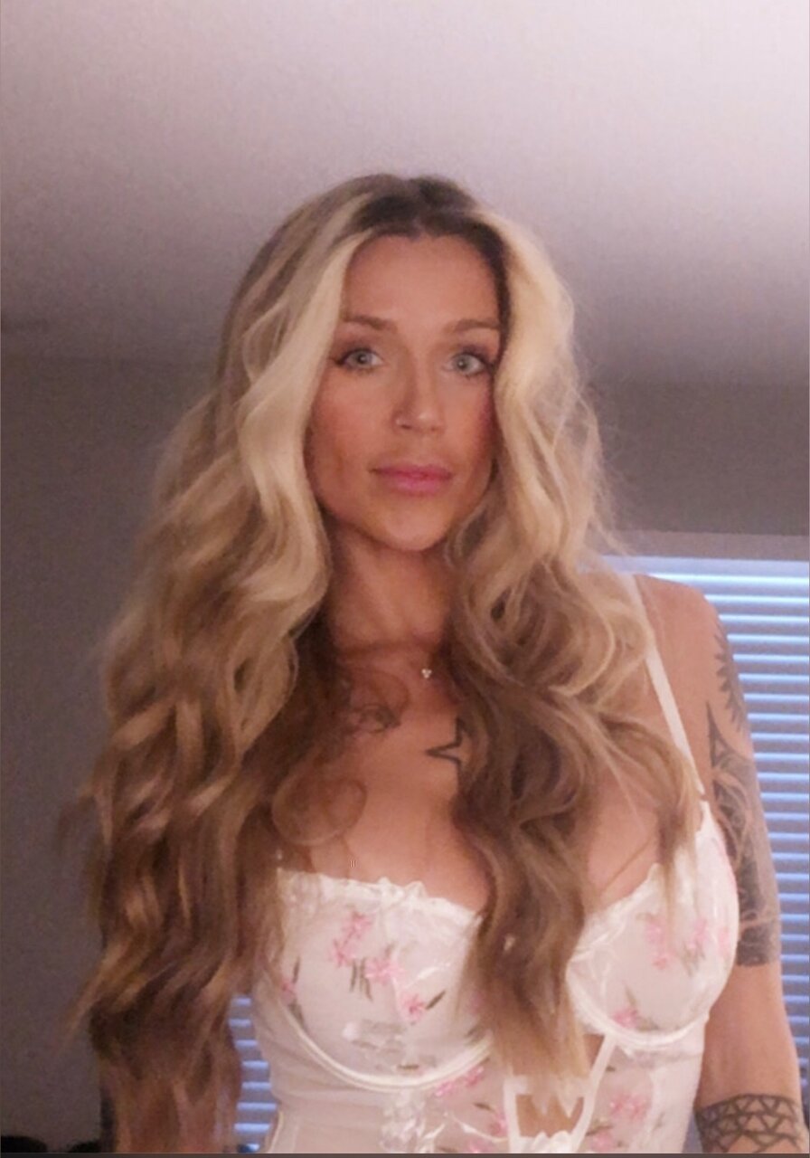Sunny (@sunnywaves), OnlyFans creator