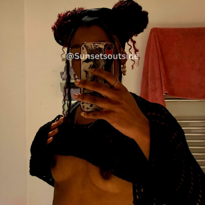 Sunsetsoutside (@sunsetsoutside), OnlyFans creator