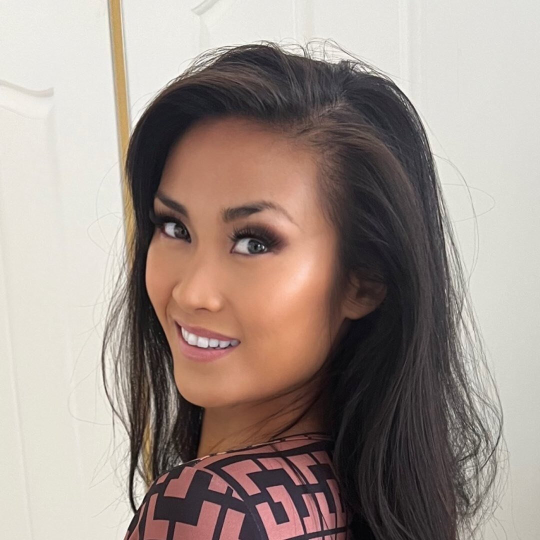 Sunshinesina (@sunshinesina), OnlyFans creator