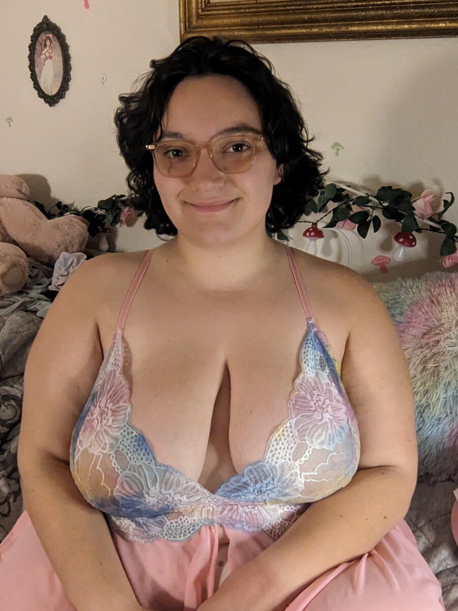 Suzetheconfused (@suzetheconfused), OnlyFans creator