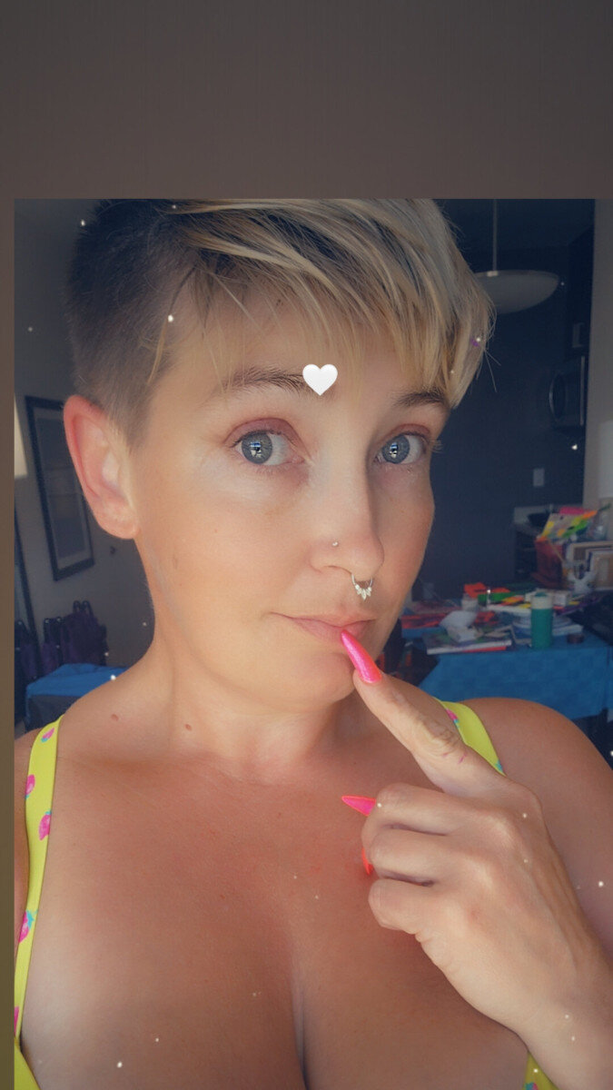 Suziehomemakr (@suziehomemakr), OnlyFans creator