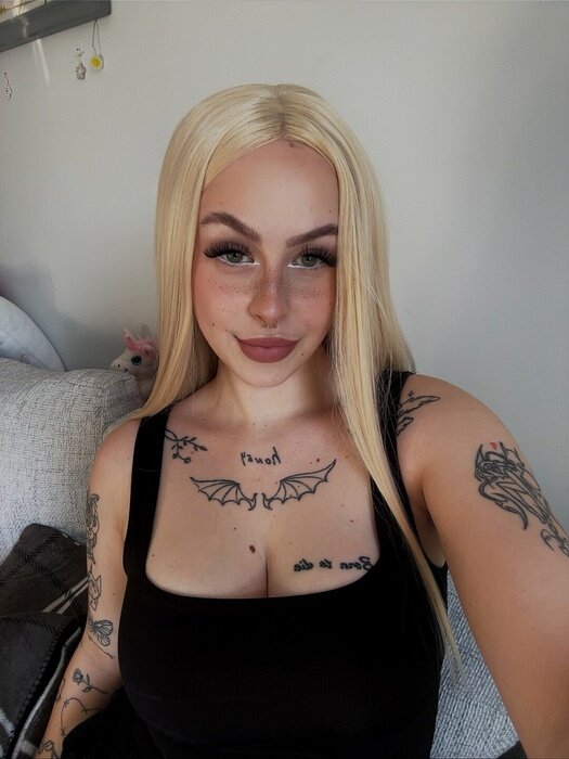 Suzienovak (@suzienovak), OnlyFans creator