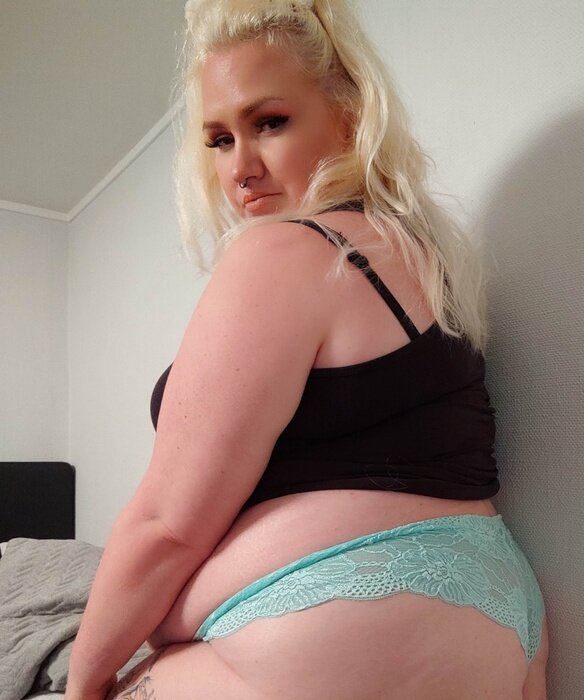 Swedishbutterball (@swedishbutterball), OnlyFans creator