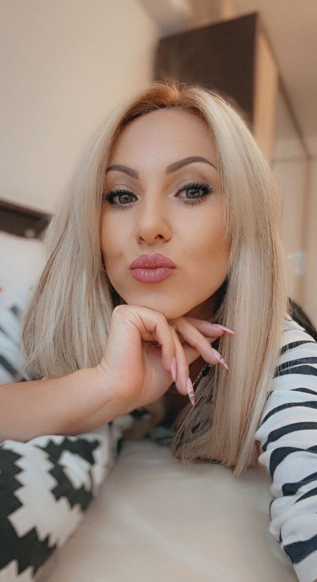 Sweetandreea1 (@sweetandreea1), OnlyFans creator
