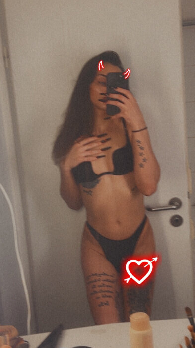 Sweetarixl (@sweetarixl), OnlyFans creator