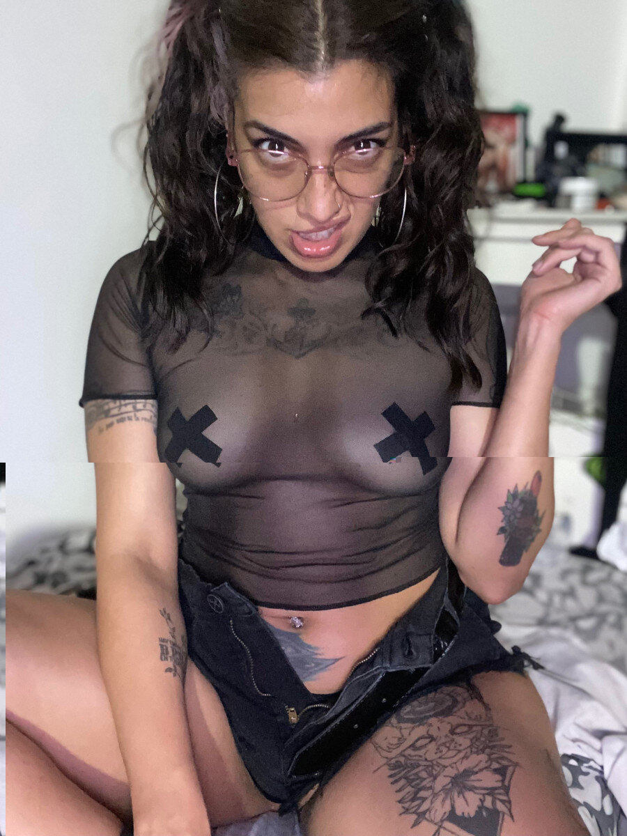Sweetdevil31 (@sweetdevil31), OnlyFans creator