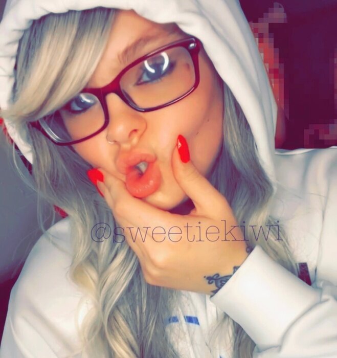Sweetiekiwi (@sweetiekiwi), OnlyFans creator