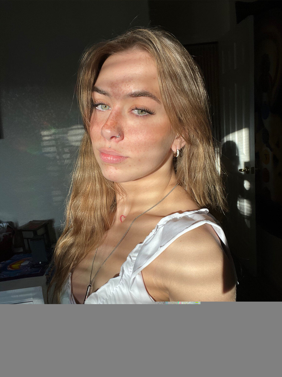 Sweetlydakota (@sweetlydakota), OnlyFans creator