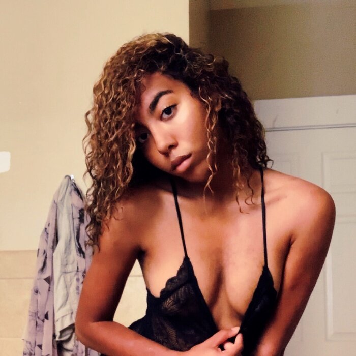 Sweetmimi18 (@sweetmimi18), OnlyFans creator