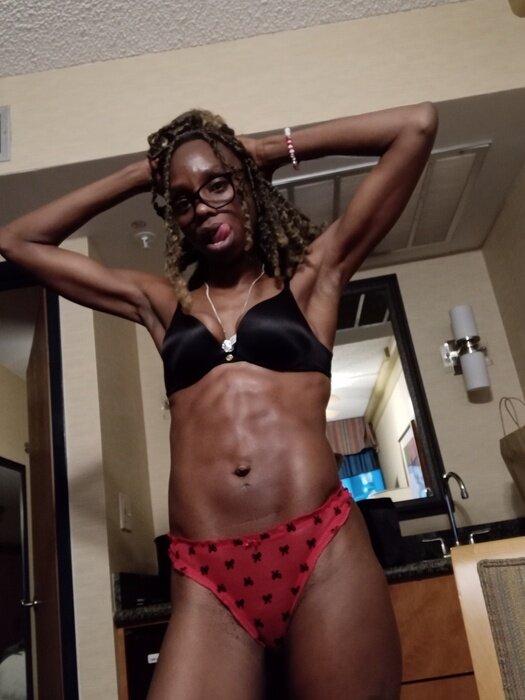 Sweetpeawetwet (@sweetpea-wet-wet), OnlyFans creator